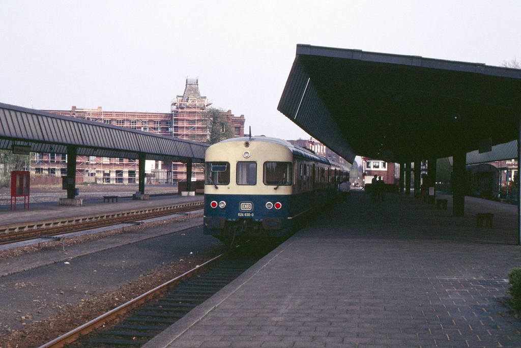 http://www.merte.eu/7gebirgsblick/forum/1988/19880418_DB_(9)_E3768 nach Do_Gronau.jpg